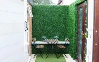 1-Bed Apartment with Private Hot Tub, Sauna & Gym Hotels in Aveley