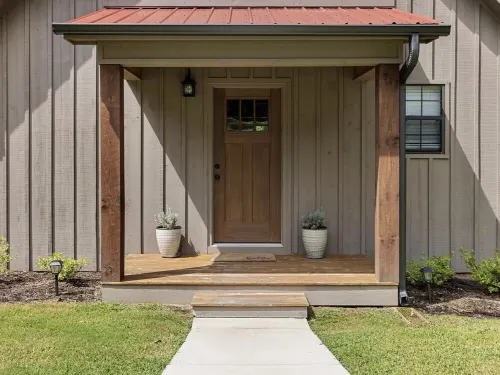 Lakefront 3-bedroom cottage on Watts Bar Lake with boat slip!