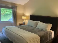 Jay Peak 3 Bedroom Trailside Condo directly on the mountain.  Walk to water park Hotels in Jay
