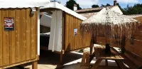 Close to the Zoo; Unusual Wooden Hut with 2 Bedrooms Overlooking the Sky.