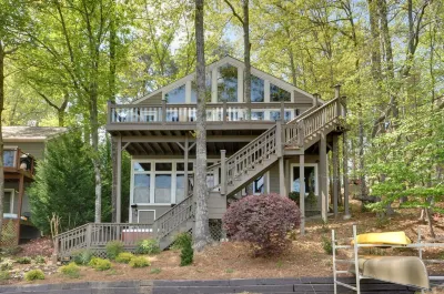 Lake Front, Pets, Theater, Dock, Swim-Fish-Boat,  Fire Pit, New Boat, Pickleball Hotels near Lake Arrowhead Yacht & Country Club