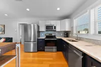 Beach Cottage - excellent Gulf Shores location with easy beach access