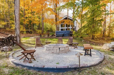 Private Lakehouse Getaway with All Modern Comforts.