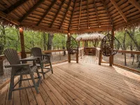 Mockingbird Yurt/Cold A/C! Hot Tub/Medina River Access/River Yurt Village Hotele w: Bandera County