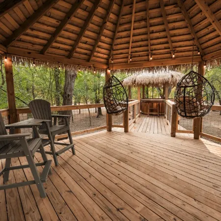 Mourning Dove Yurt! Cold A/C! Hot Tub! Medina River Access ! Close to Town!