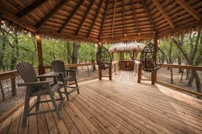 Mourning Dove/River Yurt Village/Hot Tub/Medina River/Close to Town!