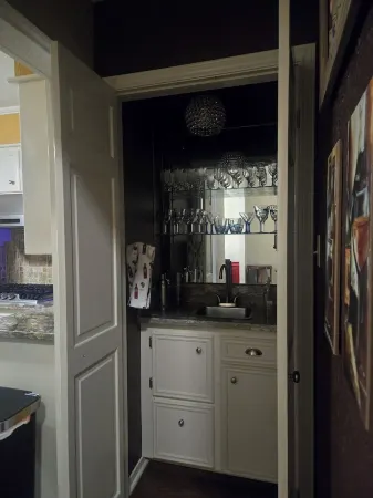 Two-bedroom townhome in a quiet neighborhood with private parking and Wi-Fi. Отели в г. Брайан