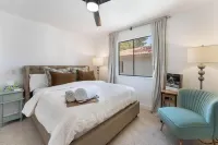 Hidden Gem! 2 Bed 2 Bath - Close to the Strip & Allegiant Stadium