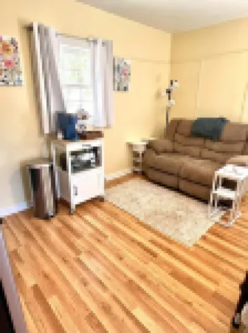 Historic Hilltop Guesthouse - Charming studio/cottage one block from downtown