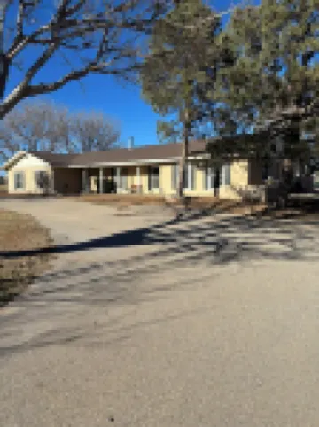 Spacious 5-bedroom house with A/C near a couple of national parks