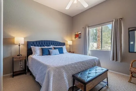 Desert Get-Away, with 2 King beds and 2 Twins!