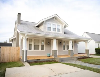 Charming Remodeled 4 Bedroom Home in Downtown High Point Hotels near String & Splinter Club Inc