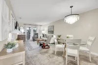 Completely Renovated 2 bed, 5 Star Condo. Pool and Tennis Close to the Beach