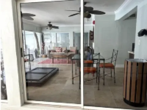 Key Biscayne 2 bedrooms sleeps 4 walk 2 beach shops Hoteles en Key Biscayne