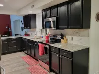 Burley HOT TUB Haven - Clean and Spacious!