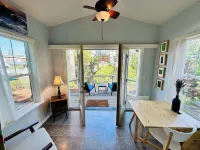 The Shamrock Creekside Cottage- ONE BLOCK FROM DOWNTOWN & on the CREEK! Hotels in Silverton