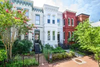 Historic Row House, 2 Blocks to Convention Center & Metro Hotels in Shaw