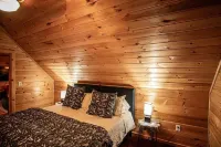 Cozy Secluded Lodge ~ Hottub/Pool/Sauna/Gameroom Jay otelleri