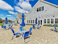 Sunkissed Cottage, Heated Pools, Club House, Game Room, 15 Mins to Local Beaches - Wifi