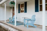 Walk to Walloon Village, 10 min to Petoskey or Boyne Mountain