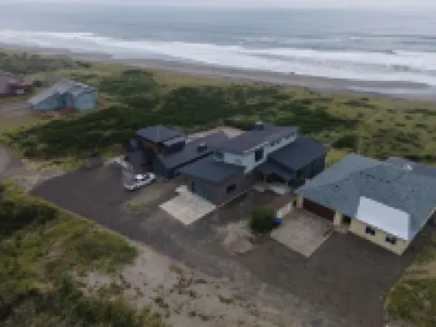 Ocean Oasis - Oceanfront Escape + Hot tub! Hotels in 