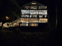 Sweet chalet hot tub pool outdoor movie screen between Banner Elk and Boone
