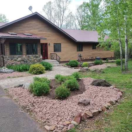 Birchwood Haven-Wooded Lakefront Cabin Retreat on Big Chetac Lake, Birchwood WI