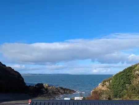 Sea view apartment close to restaurant and hiking trail