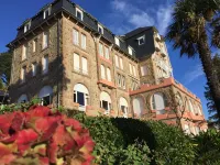 Quiet, bright, renovated apartment, 50 meters from the beach TRESTRAOU PERROS GUIREC Hotel dekat Oratoire de Saint-Guirec