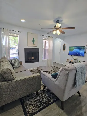 Mountain View 2MBr condo -Near Tempe & Phx Airport Отели рядом с достопримечательностью «Университет Адвансинг Текнолоджи»