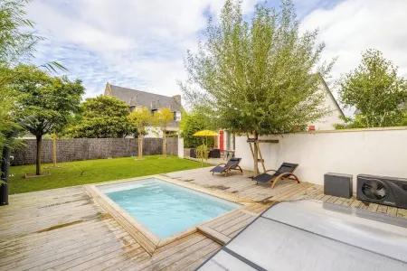 Charming vacation home with swimming pool