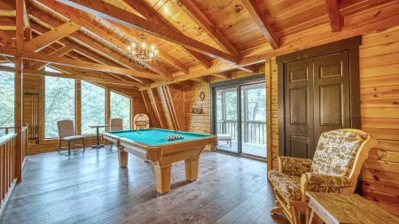 Bear Claw -Log Cabin-Hot Tub-Pool Table