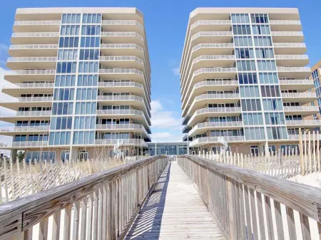 Penthouse Unit Directly on the beach with unbelievable views. Managed by Owner. Отели рядом с достопримечательностью «Perdido Key Beach»