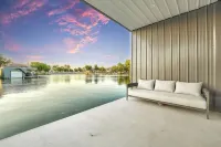 Luxurious Lakehouse Living