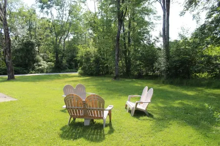 Cozy Home Near Downtown, Shops, and Restaurants. Отели в г. Кин