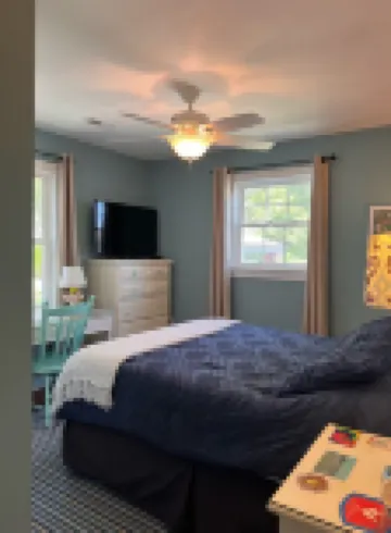 Beautiful fully renovated quad in Village Green