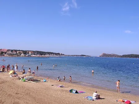 Self-catering cottage 400m from the beach, run by olive growers