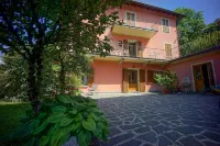 The watery bay Hotels near San Giulio Island