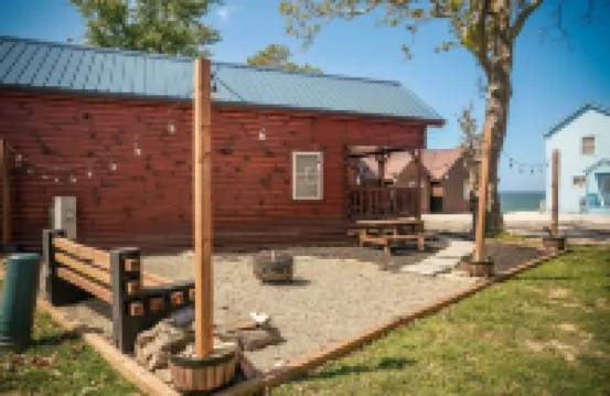 Charming Lakeview Cabin Near Geneva-On-The-Lake, The Perfect Getaway!