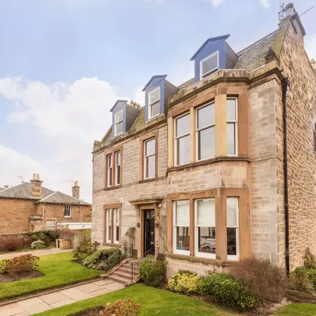 "Fraser's", Marine Lodge, Private Parking, Big 2 Bed Ground Floor, Near Golf