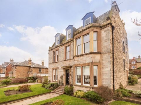 "Fraser's", Marine Lodge, Big 2 Bed, Private Parking, Ground Floor