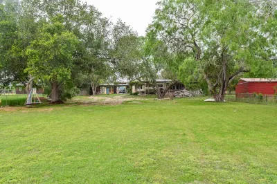 Lake front property on main body of the lake,we still have water!With Game Room!