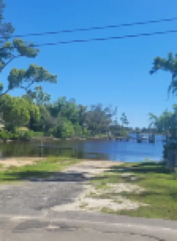 Dog Friendly !! Renovated House in East Panama City, Near Tyndall AFB  & PCB, Hotels in Parker