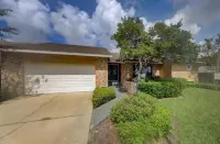 Waterfront 4BR 2 Bath, Private Dock, hot tub and kayaks! Up to 10 guests!