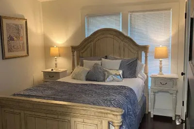 Tyler's Texas Rose, a beautiful 2BR/1BA house with back yard Hotels near Walmart Supercenter