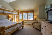 Ski-in/Ski-Out Luxury 4 Bed Penthouse - Late Summer and Fall Specials!