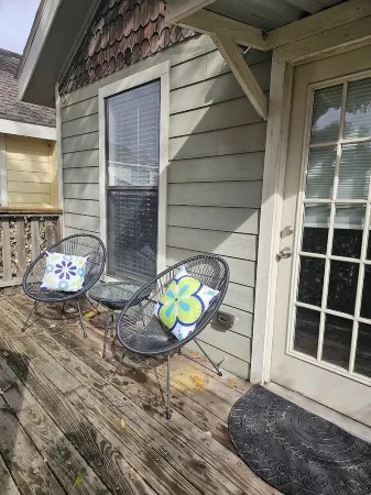 Secluded Two-Story Country Style Loft with Balcony & Free Parking in The Heights