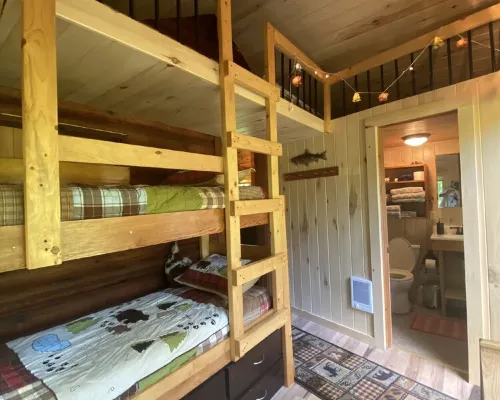 Secluded lakefront family retreat for a relaxing getaway in the north woods イタスカのホテル