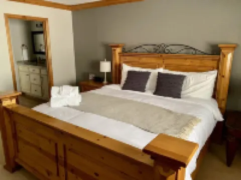 North GA Mountain Paradise Natural Swimming Pool and Stream