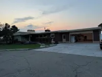 Home Closest to SAND DUNES ▪︎ 2 Car Garage ▪︎ Large Parking Area ▪︎ Fenced Yard โรงแรมใน